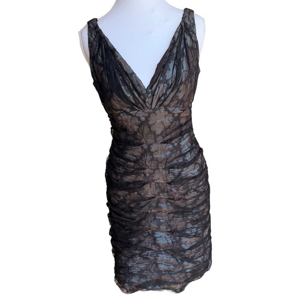 Carmen Marc Valvo Black Lace Ruched V-Neck Cocktail Dress Metallic Lining Size 8